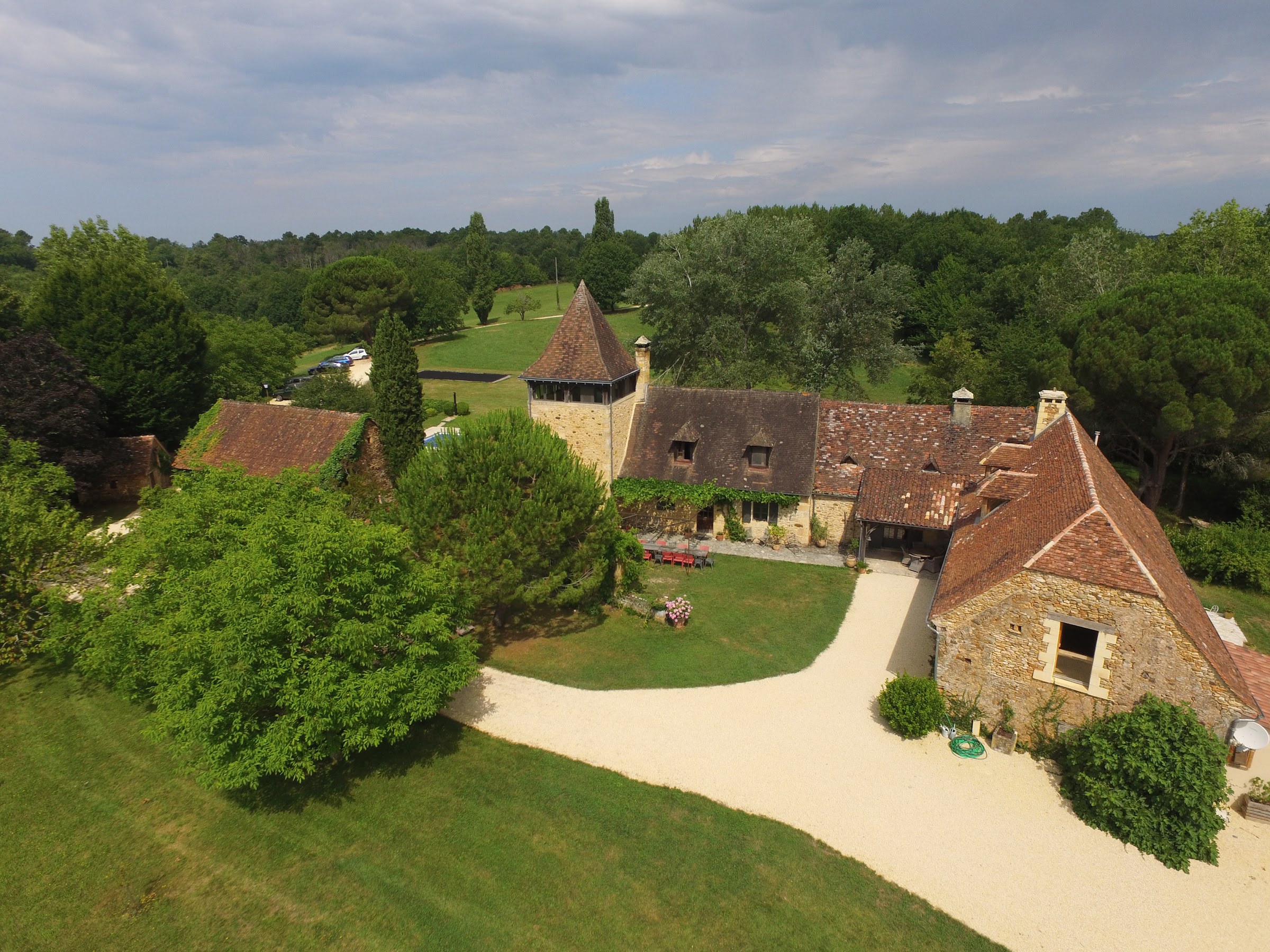 Le domaine découvert depuis l'allée d'arrivée