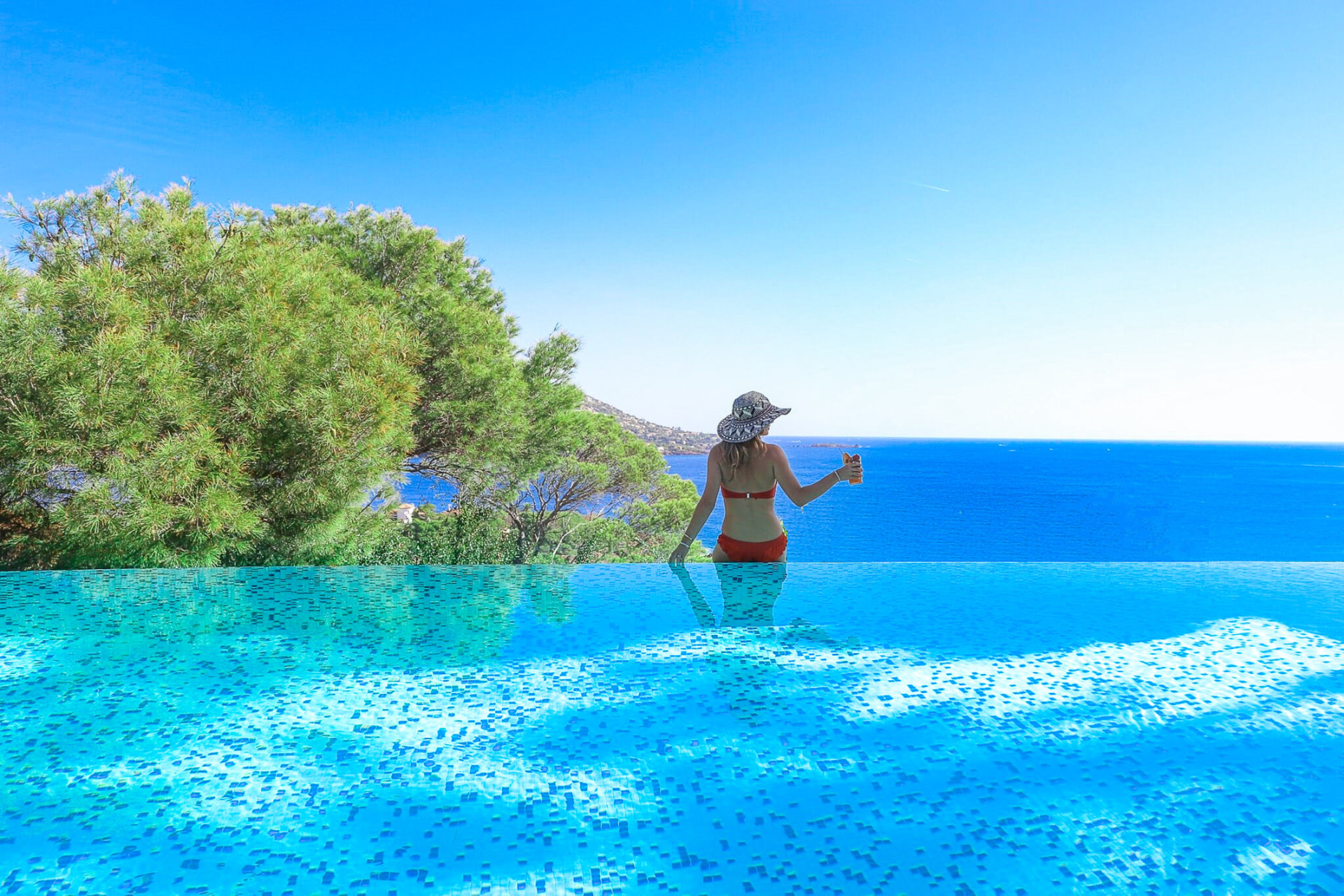 Piscine à débordement face à la mer, Villa La Farigoule